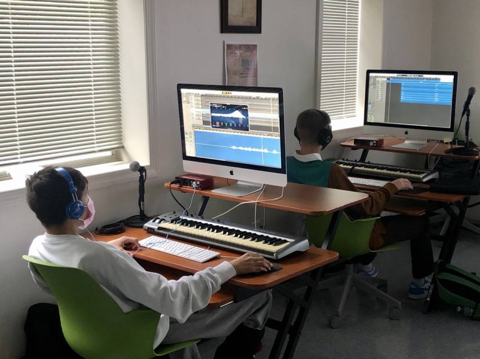 kids making music on computer